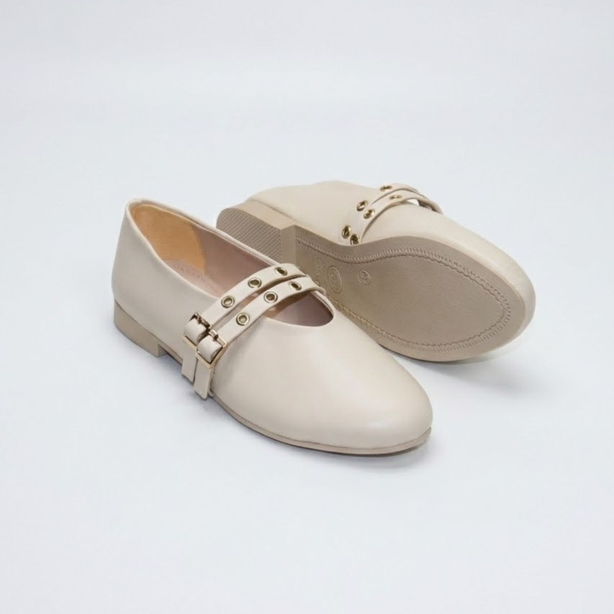 حذاء ماري جين فلات نسائي بيج بحزامين وبَكَل — جلد صناعي مستورد ونعل PVC (100-A20)