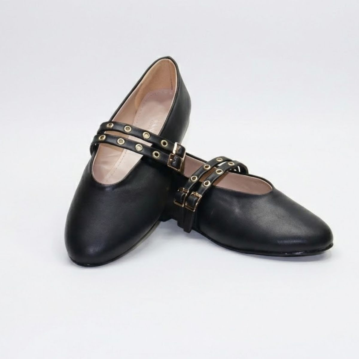 حذاء ماري جين فلات نسائي أسود بحزامين وبَكَل — جلد صناعي مستورد (100-A20)